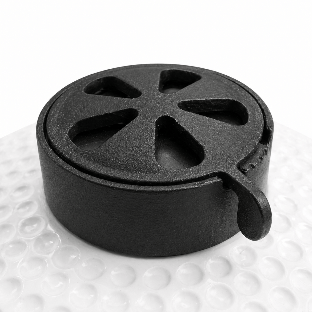 Black Ember White Ember Pro – 23.5" Kamado